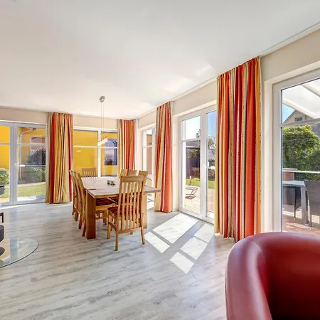 Meinholdstrasse Mit Eigener Sauna, Kamin, 4 Schlafzimmern Ca 500m Vom Ostseestrand Koserow