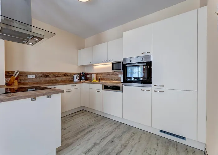 Meinholdstrasse Mit Eigener Sauna, Kamin, 4 Schlafzimmern Ca 500m Vom Ostseestrand 펜션 코세로우