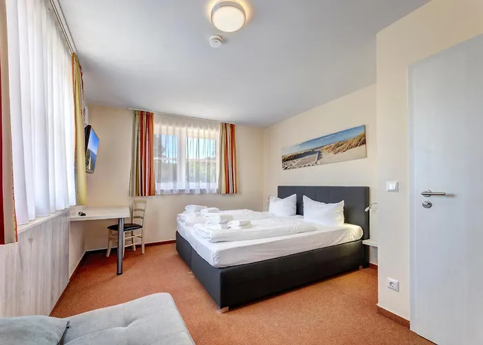 펜션 Meinholdstrasse Mit Eigener Sauna, Kamin, 4 Schlafzimmern Ca 500m Vom Ostseestrand